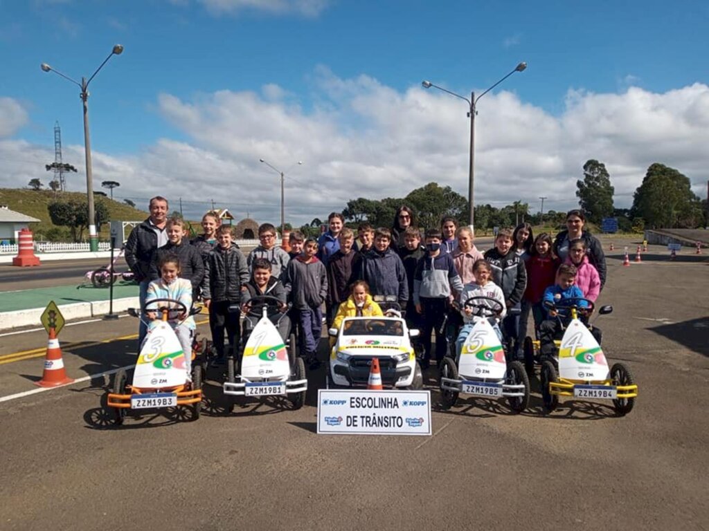 Alunos de Celso Ramos participam de atividade voltada ao Maio Amarelo