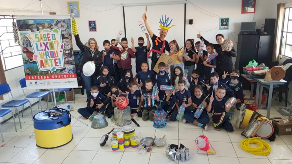 Escola de Anita Garibaldi conclui 1° etapa do projeto 'Sabe o Lixo? Virou Arte'