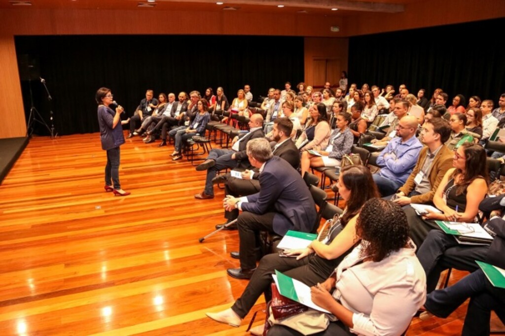 Encontro debate forma de governo se comunicar com a mídia e a população