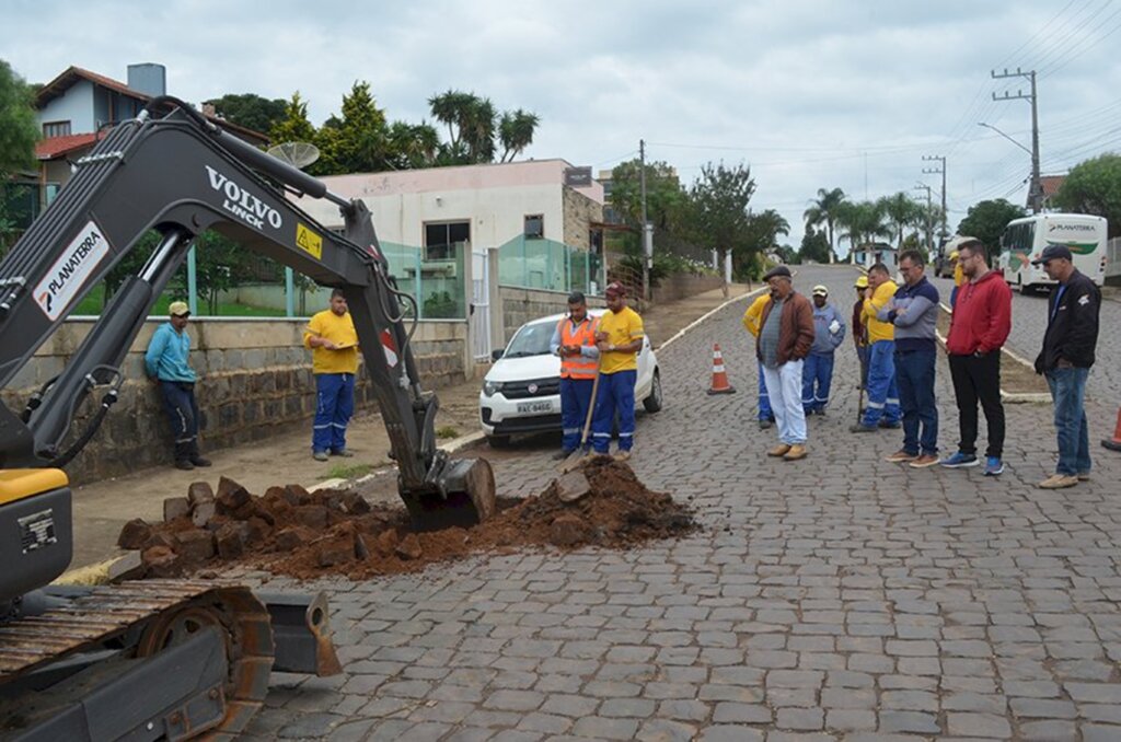 Iniciam os trabalhos do saneamento básico e do asfalto na travessia urbana da SC-390