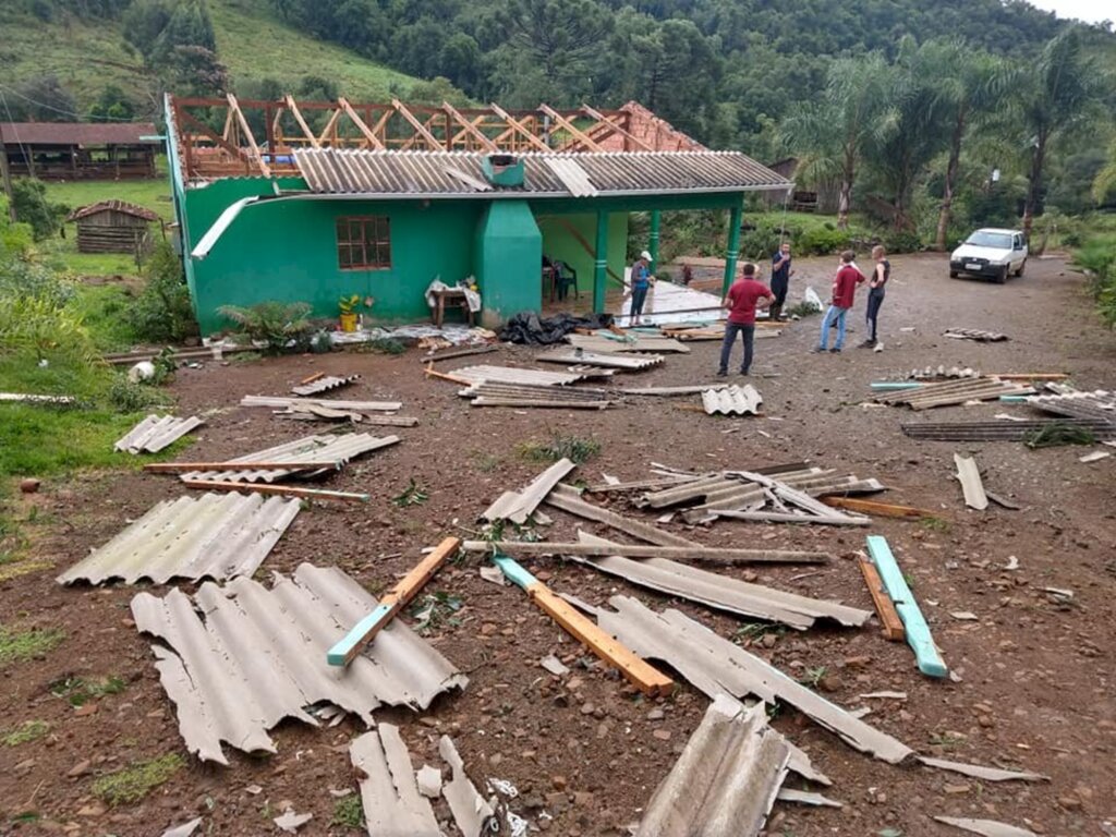 Temporal provoca estragos e prejuízos no interior do município de Abdon Batista