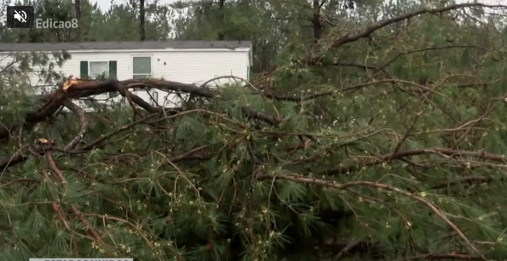 Tornado atinge Alabama deixando rastro de morte e destruição