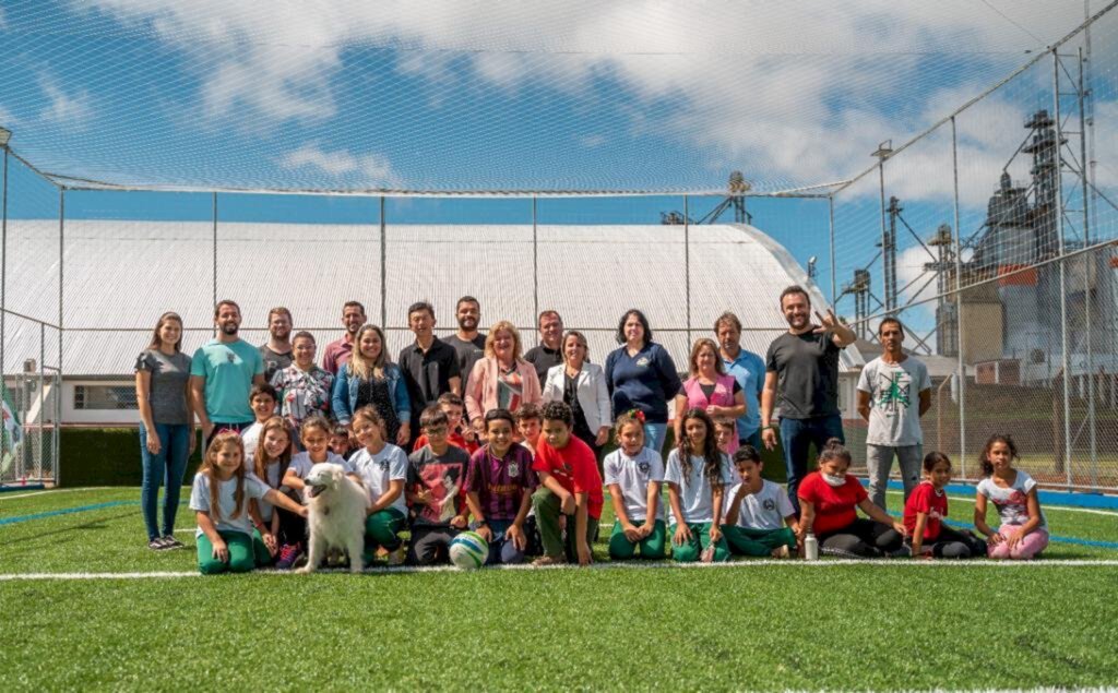 Campo Belo do Sul inaugura quadra de grama sintética