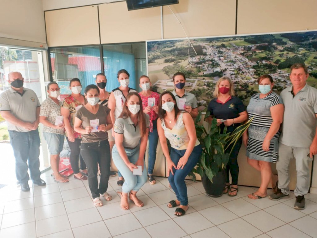 Homenagem as mulheres servidoras municipais de Celso Ramos