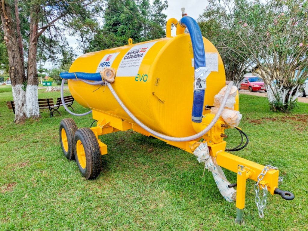 Campo Belo do Sul recebe distribuidor de água para uso na agricultura