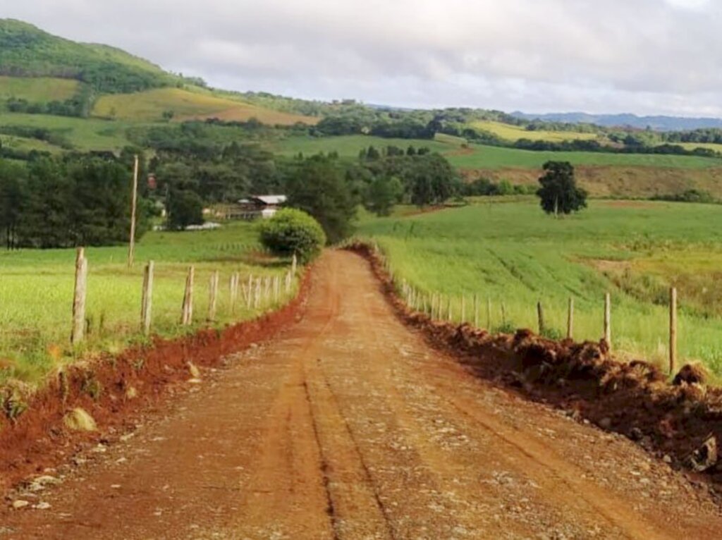 Melhorias em estrada municipal de Anita Garibaldi