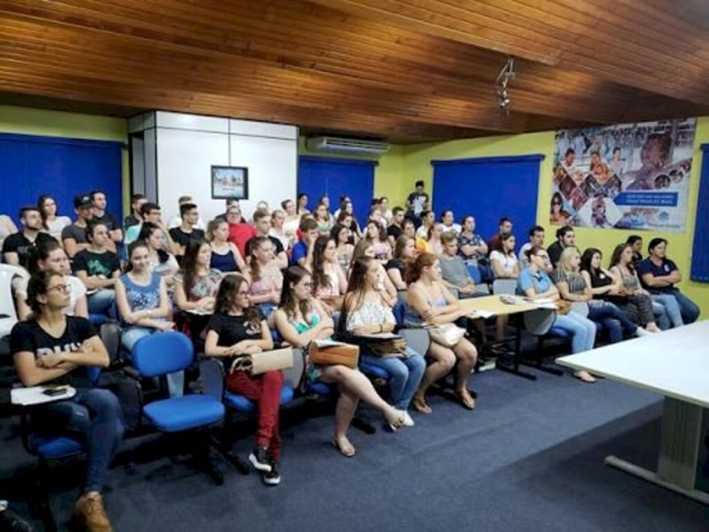 EDUCAÇÃO ABRE INSCRIÇÕES PARA TRANSPORTE UNIVERSITÁRIO PARA O NOVO ANO LETIVO