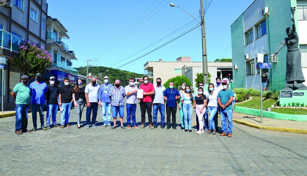 Assinadas as ordens de serviço para o início das obras do saneamento básico e do asfalto em Anita Garibaldi