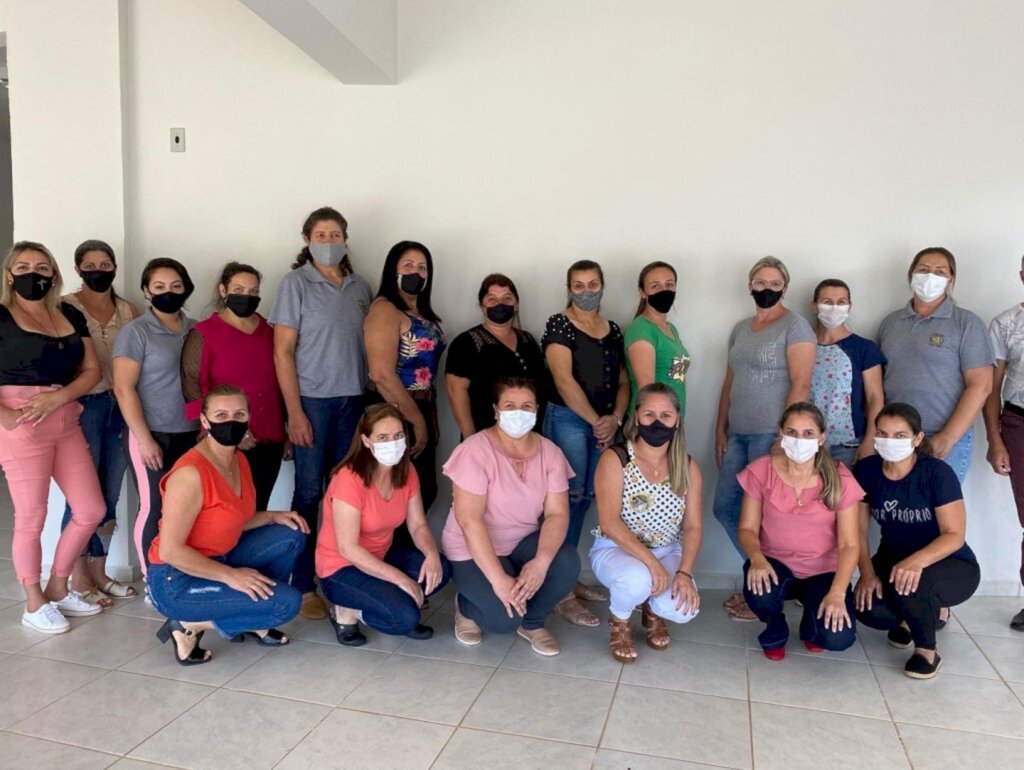 Professores da Rede Municipal de Ensino participaram de Parada Pedagógica em Cerro Negro