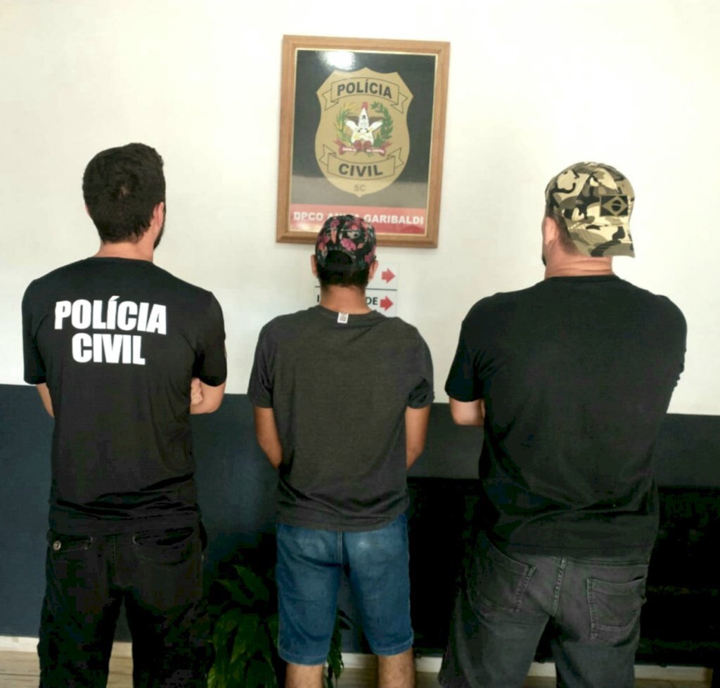 Polícia Civil de Anita Garibaldi prende homem com mandado de prisão ativo