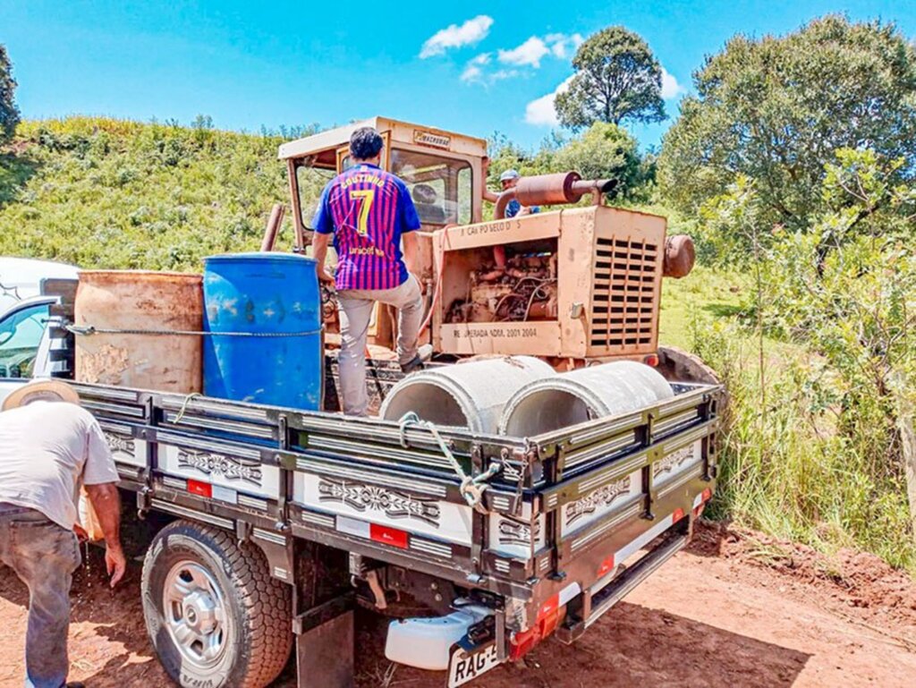 Secretaria de Obras Campo Belo Do Sul  realiza manutenção nas estradas na localidade de Monte Alegre