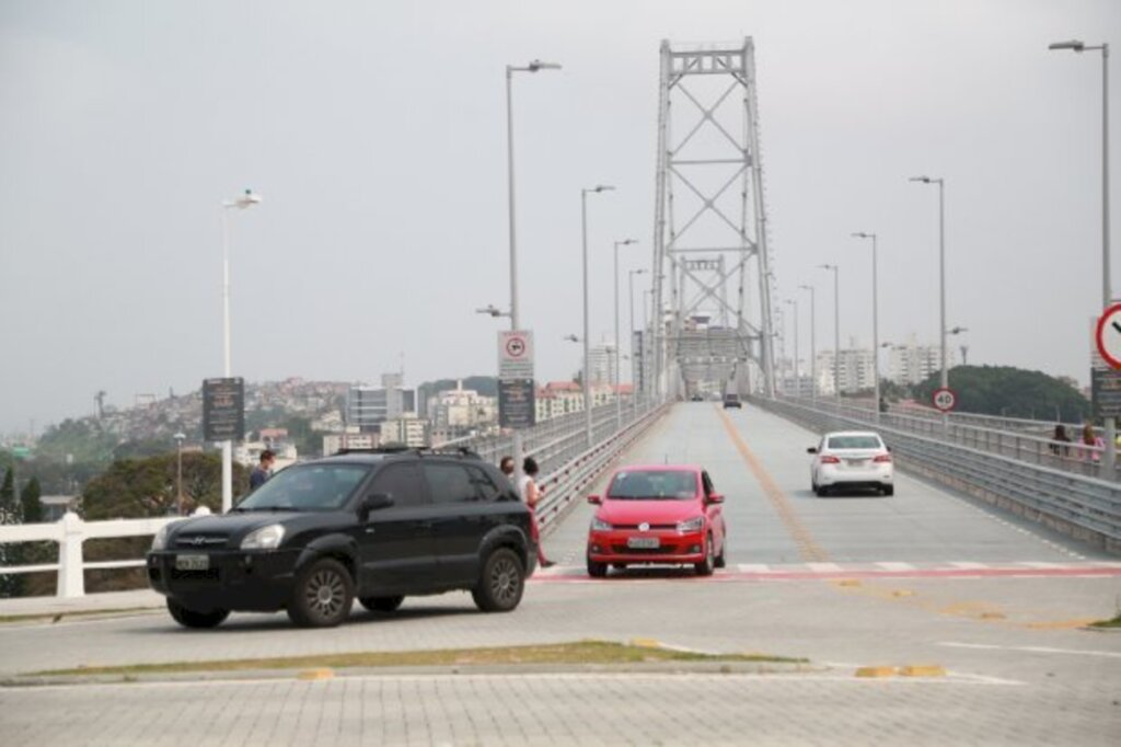 Foto: Julio Cavalheiro / Arquivo / Secom - O horário para a passagem de carros particulares com dois ou mais passageiros será das 9h até as 6h da manhã. Atualmente, eles só podem trafegar das 11h às 19h.