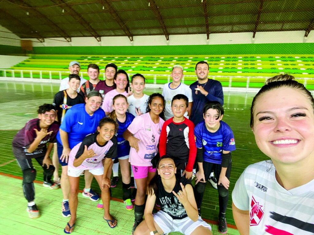 Goleiras do Futsal Anitense participaram de treino especial