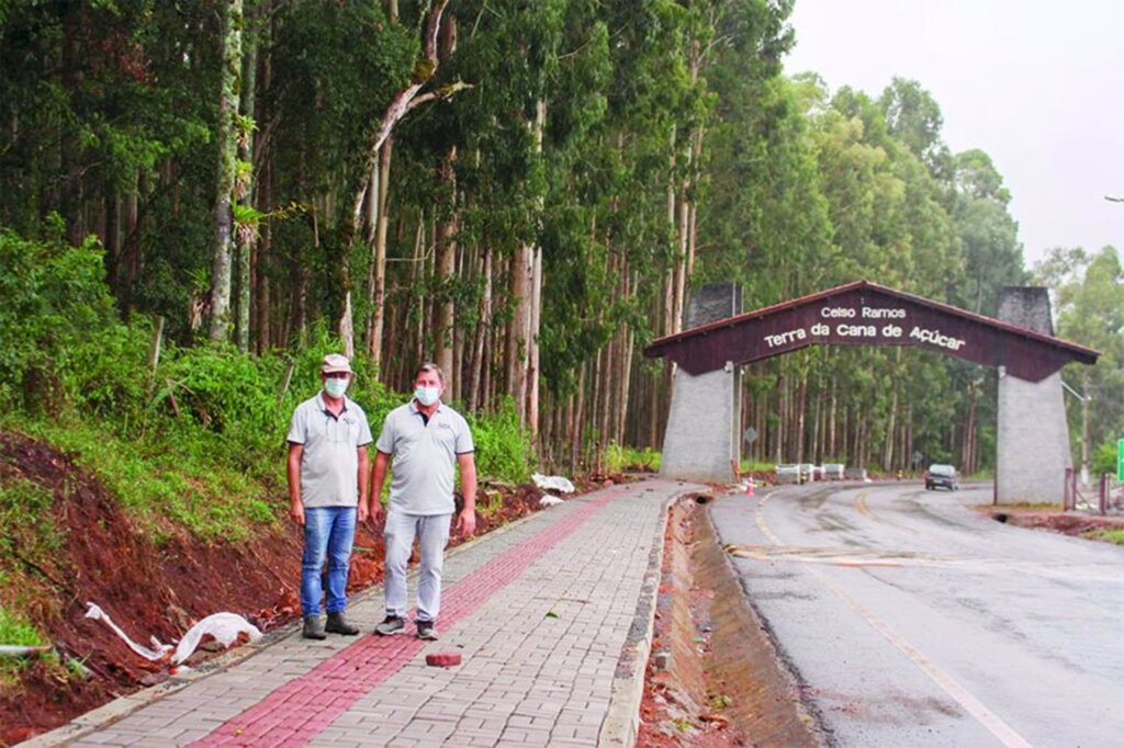 Prefeito em exercício de Celso Ramos visita obras