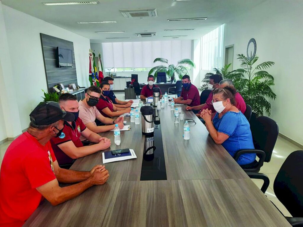 Reunião com prefeito em exercício e equipe do DMAE para a licitação da Estação de Tratamento de Água em Abdon Batista