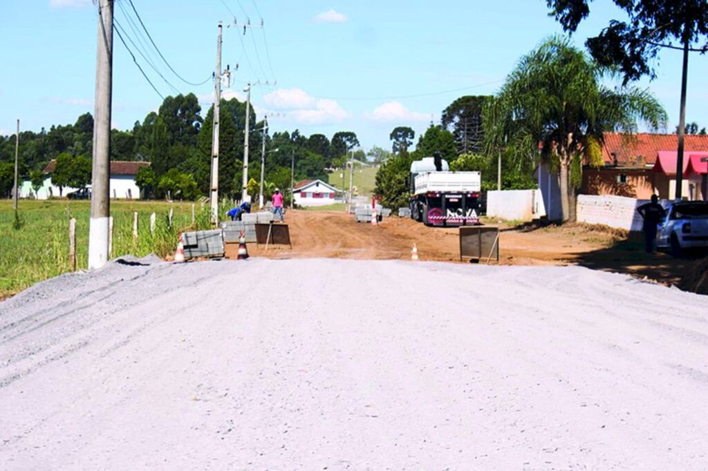 Seguem as obras para a pavimentação asfáltica em ruas do município de Celso Ramos