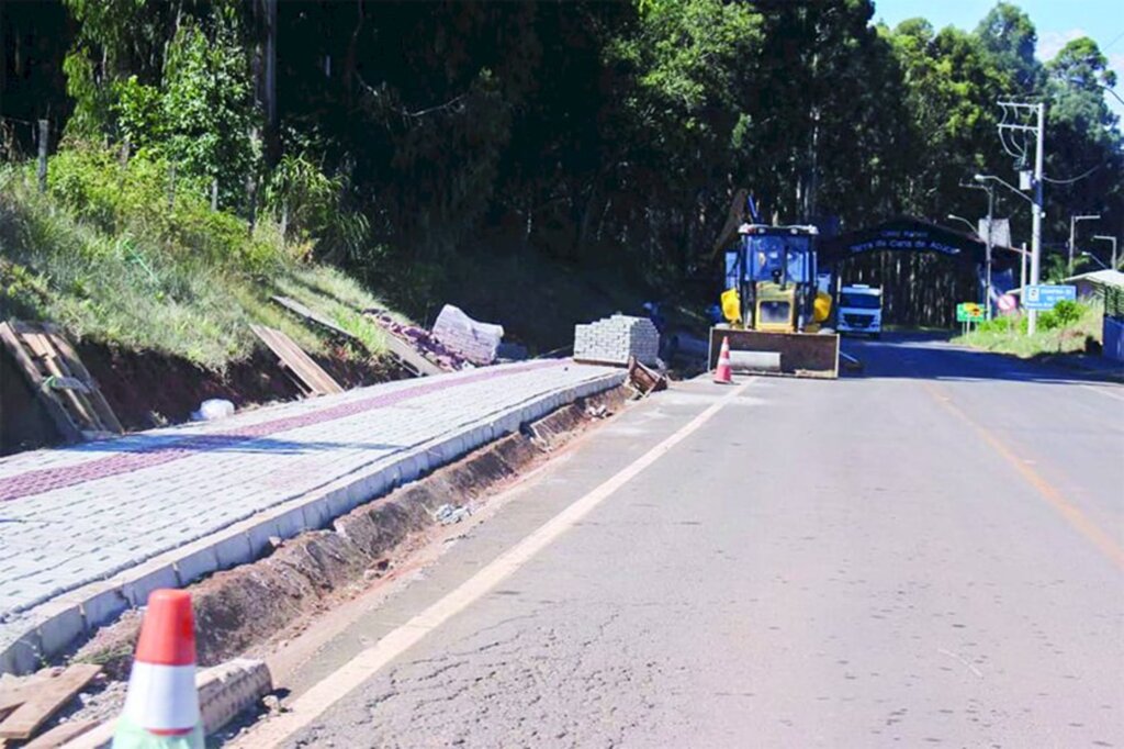 Iniciada as obras de construção de passeios até o parque São Pelegrino em Celso Ramos