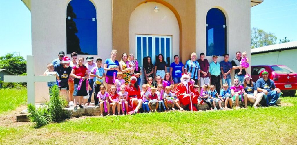 Rotary Club em parceria com a Enercan distribuíram doces e brinquedos em Celso Ramos