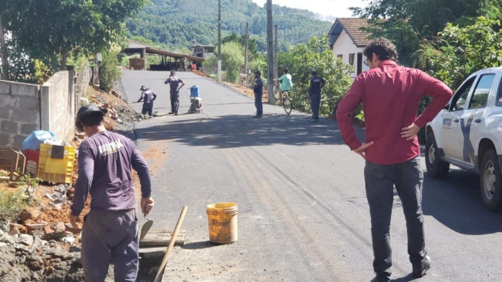 OBRAS DE PAVIMENTAÇÃO ENTRAM NA FASE FINAL NO BAIRRO VERDE EM PIRATUBA