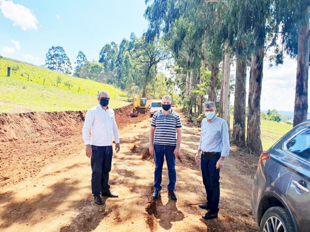 Dorini realiza visita à obra de Pavimentação da Estrada Geral do SER BRF ao Distrito de Alto Alegre