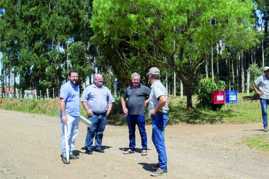  - Prefeito e equipe estiveram avaliando as ruas