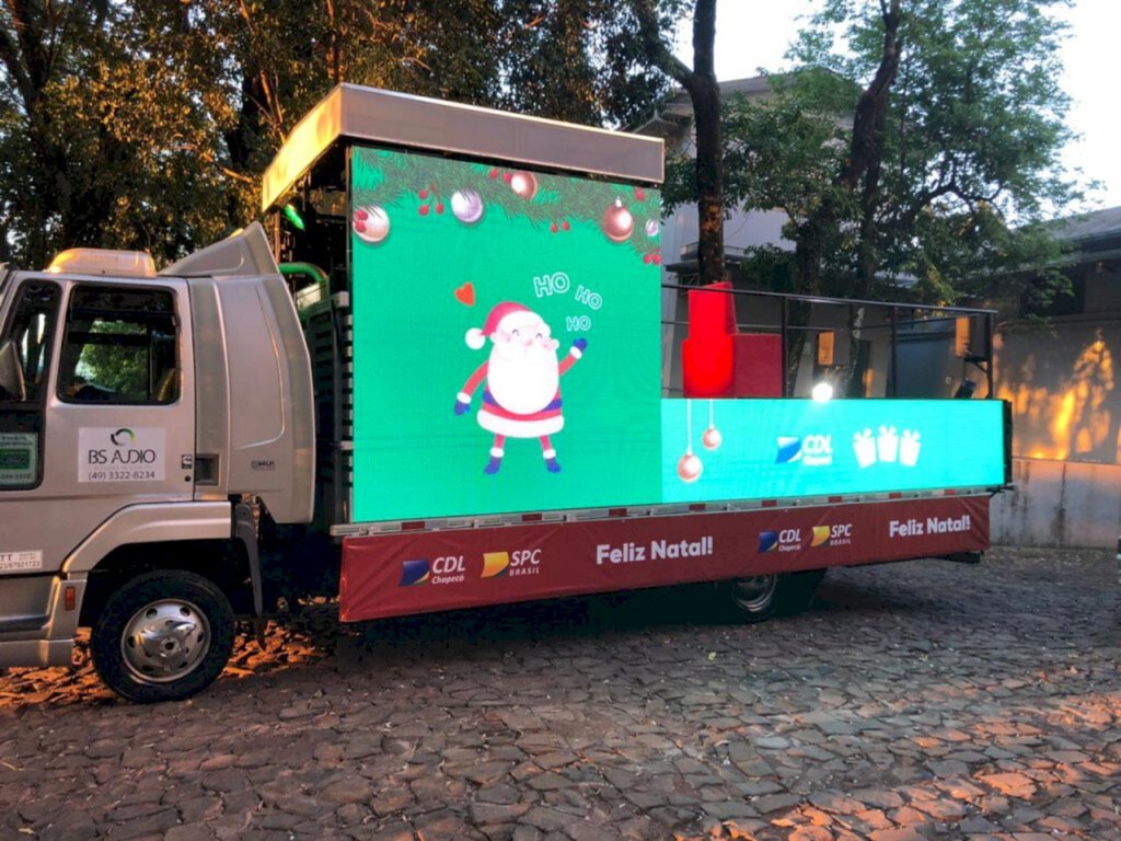 CDL leva Papai Noel para os bairros em Chapecó