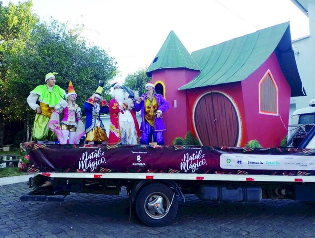 Trio elétrico de natal alegrou os celsoramenses