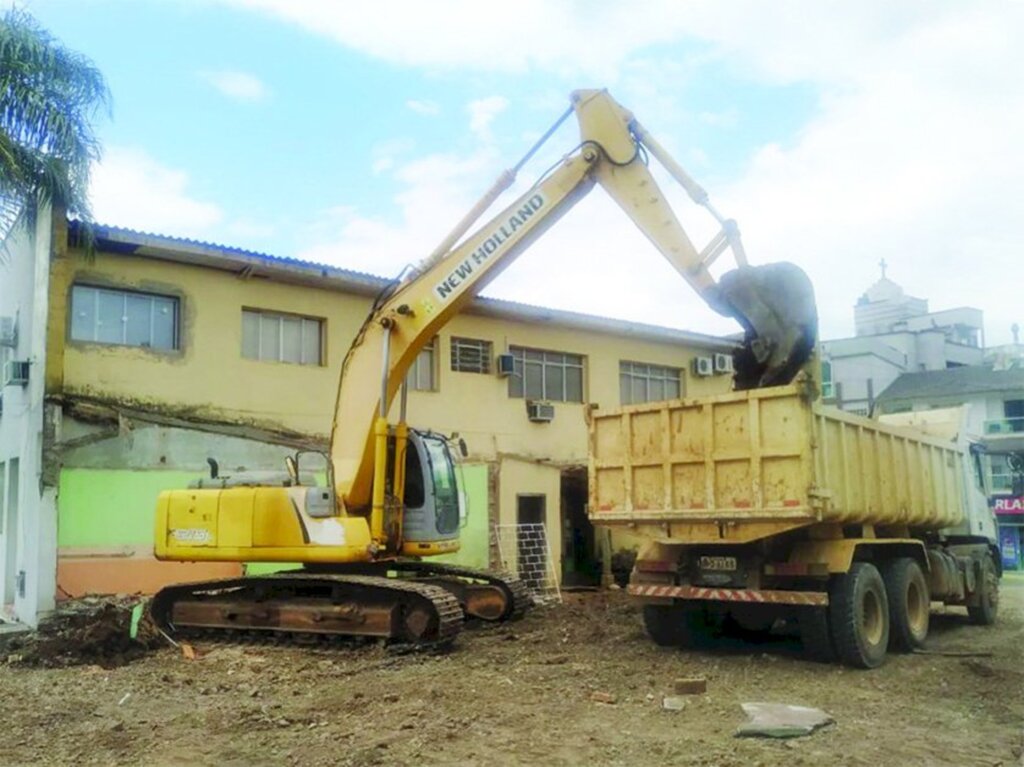  - Estrutura está sendo construída com recursos próprios do município, através da venda dos lotes