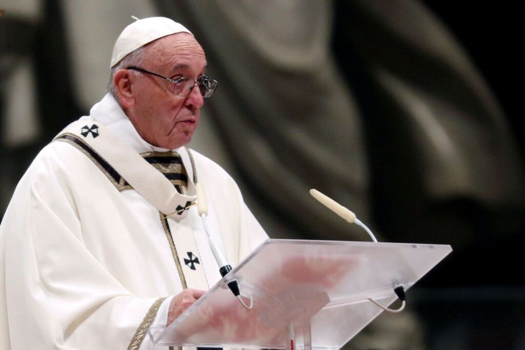 Vaticano discute abusos cometidos por religiosos