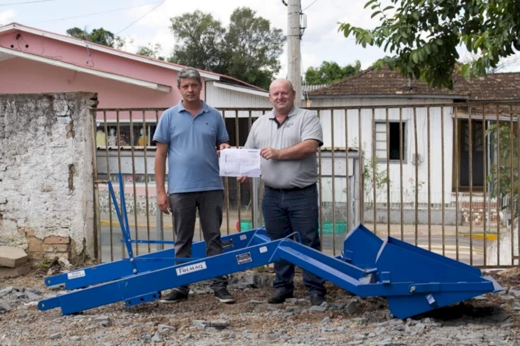 Prefeitura de Celso Ramos recebeu implementos agrícolas