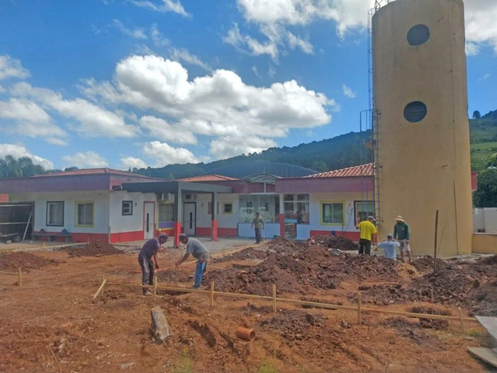 Inicia obra de ampliação da  Creche Tia Hilda em Abdon Batista