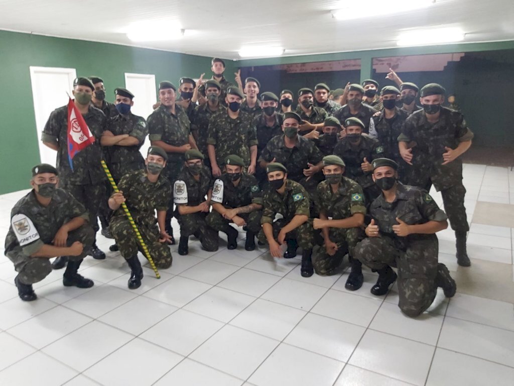 Assessoria de Imprensa Prefeitura de Joaçaba - Nesta quinta-feira (3), o Tiro de Guerra de Joaçaba realizou a formatura para encerramento do ano de Instrução, com licenciamento dos atiradores incorporados e promoção à graduação de Cabo da Reserva.