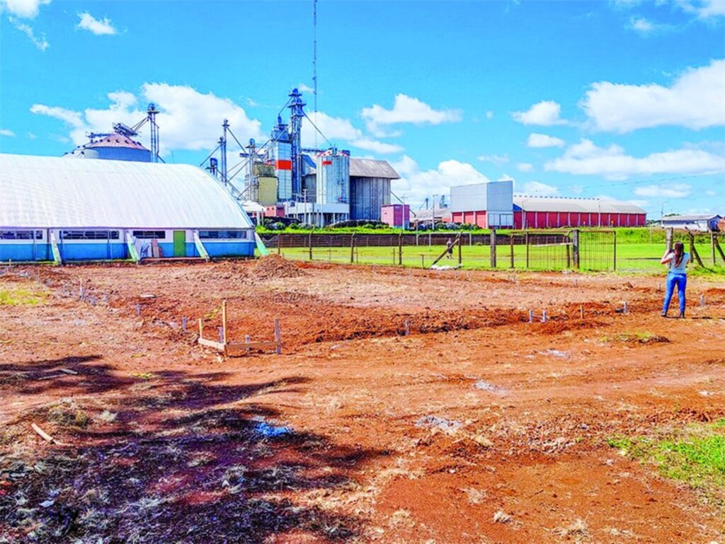 Prefeitura de Campo Belo do Sul  irá inaugurar uma quadra de futebol sintético ao lado do ginásio de esportes