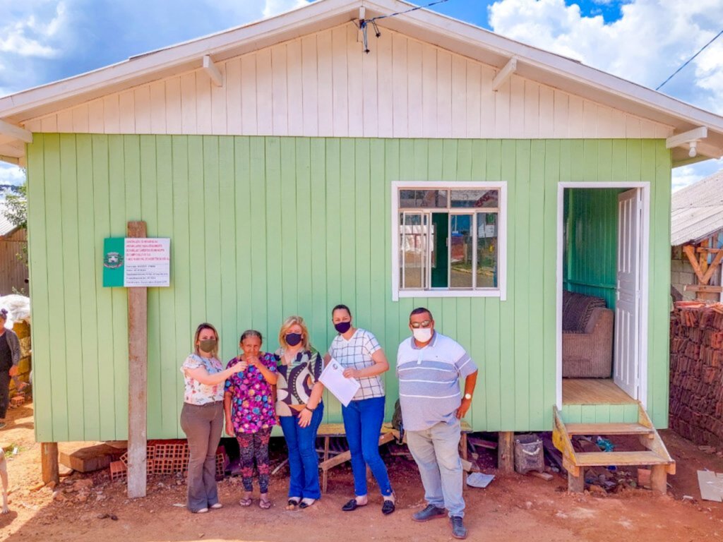  - Novas famílias serão beneficiadas com casas através do projeto, assim como a dona Maria da Silva Antunes de Souza