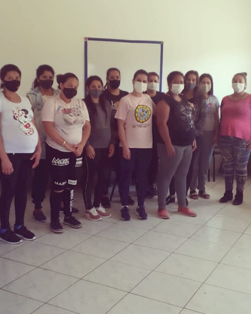 Fisioterapeuta da Secretaria Municipal de Saúde de Cerro Negro realiza palestra com gestantes do Programa Violetas