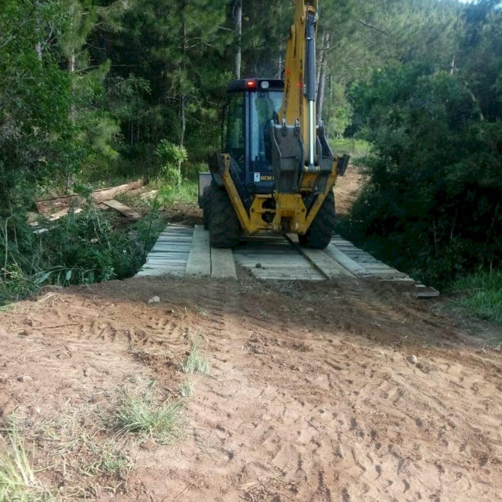 Secretaria de Obras realiza manutenção em ponte-Celso Ramos