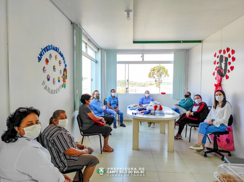 Secretaria de Saúde iniciou o projeto Tricô Solidário em Campo Belo do Sul