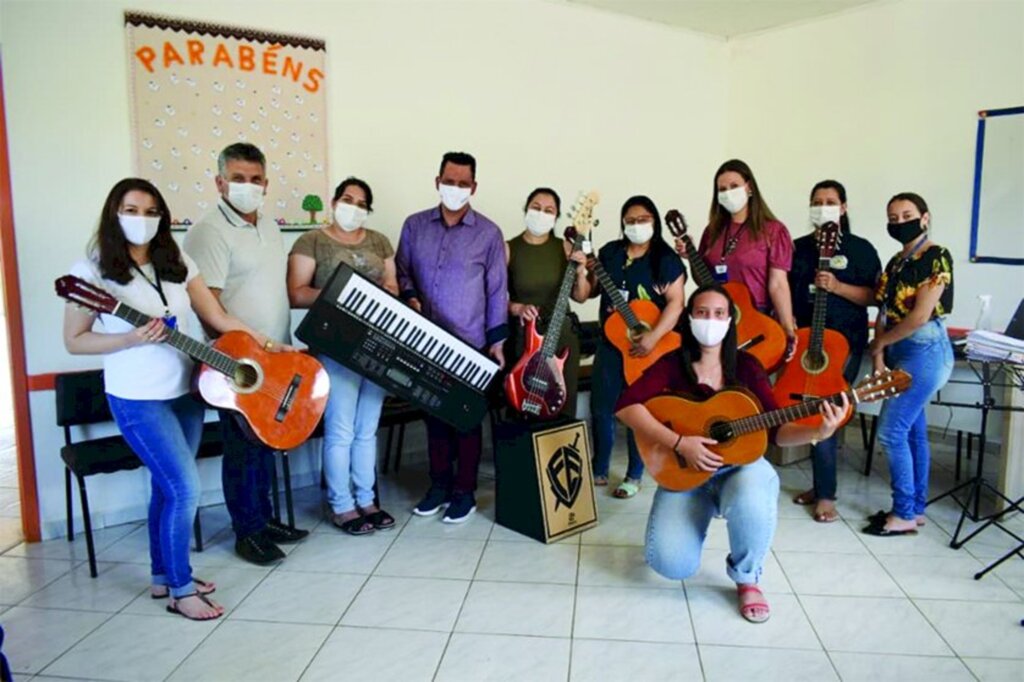 CRAS Lúcia Aparecida Mocelin adquire novos instrumentos musicais - Cerro Negro