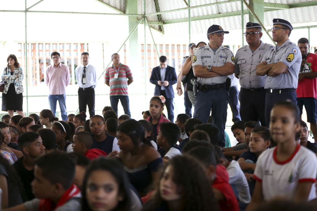 Militares ganham  espaço no ensino