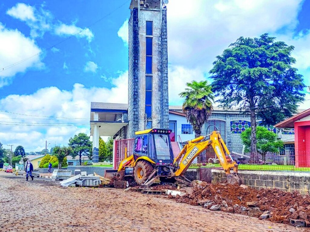 Prefeitura inicia obra de revitalização de calçada de Campo Belo do Sul