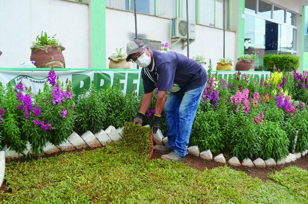  - Ha 15 anos, Butuca se dedica no cuidado com os jardins dos espaços públicos