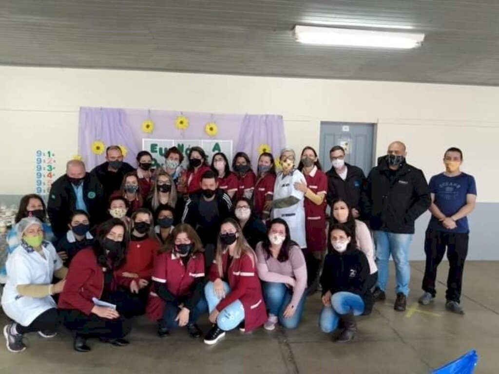 Professores da Escola Dr. Nicanor são homenageados em Esmeralda