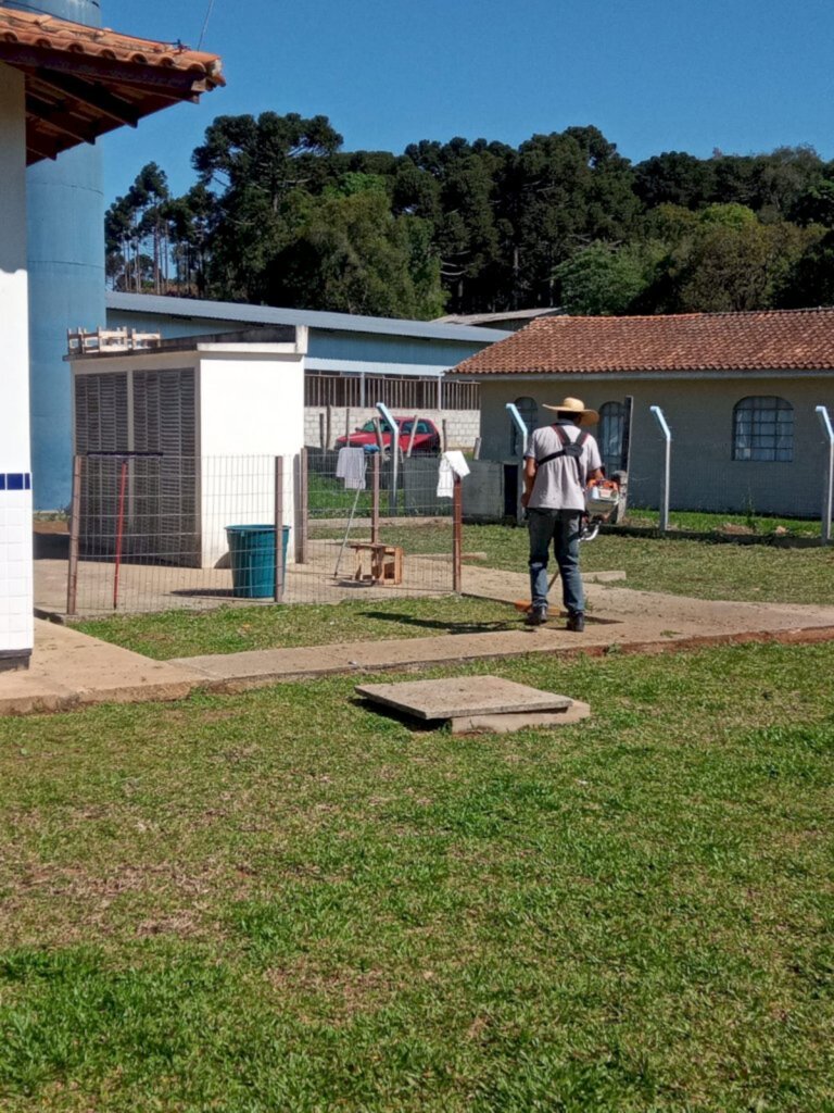 Limpeza no Núcleo de Ensino Professor Nilson Fernandes da Silva em Anita Garibaldi