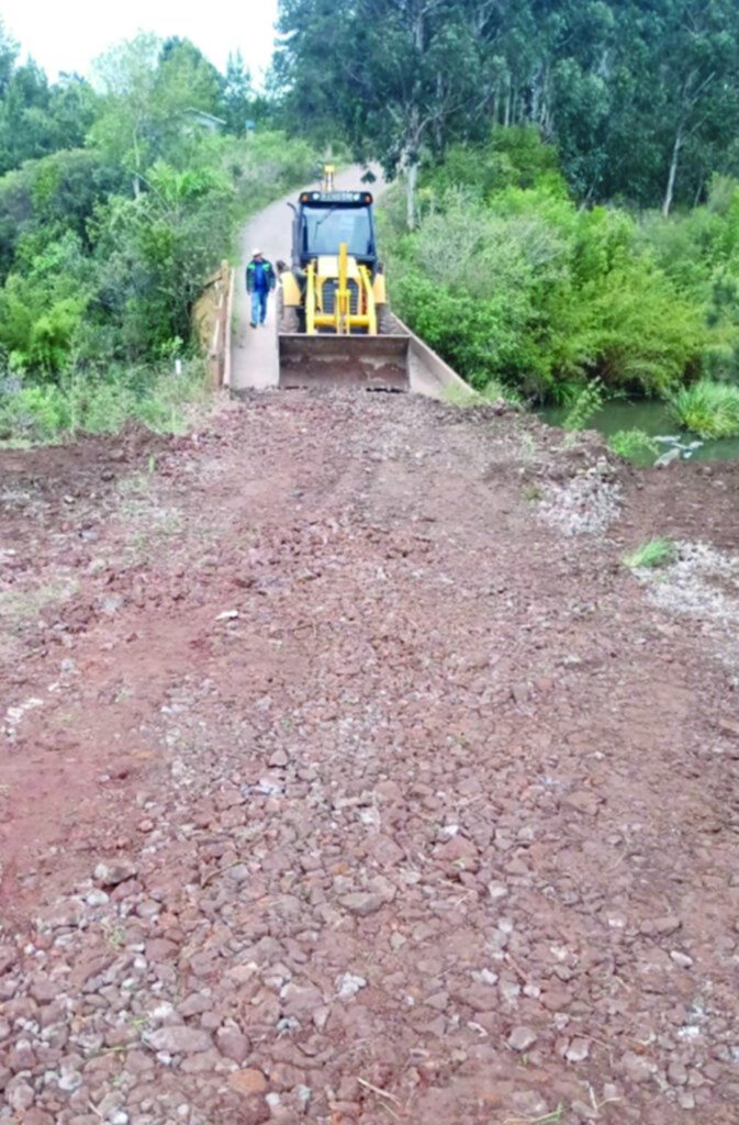 Iniciam os trabalhos de recuperação de estrada municipal de Anita Garibaldi