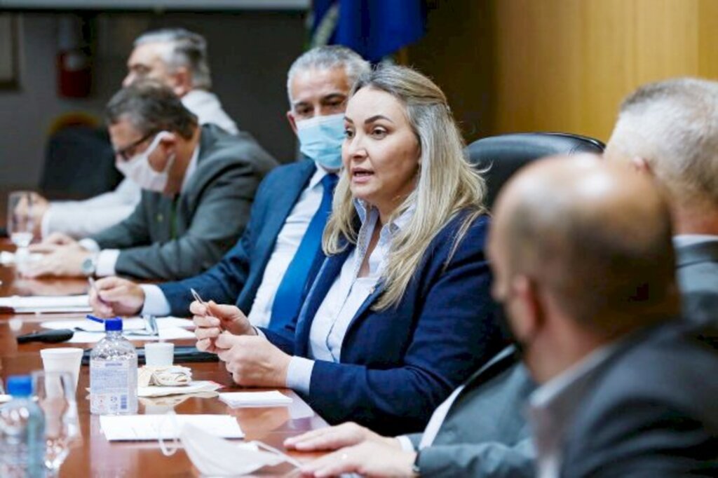 Leonardo Gorges Assessoria de Imprensa Secretaria Executiva de Comunicação - SECom - A afirmação foi dada durante uma reunião de trabalho com o setor produtivo na sede da Associação Empresarial de Joinville (ACIJ), na tarde desta segunda-feira, 09.