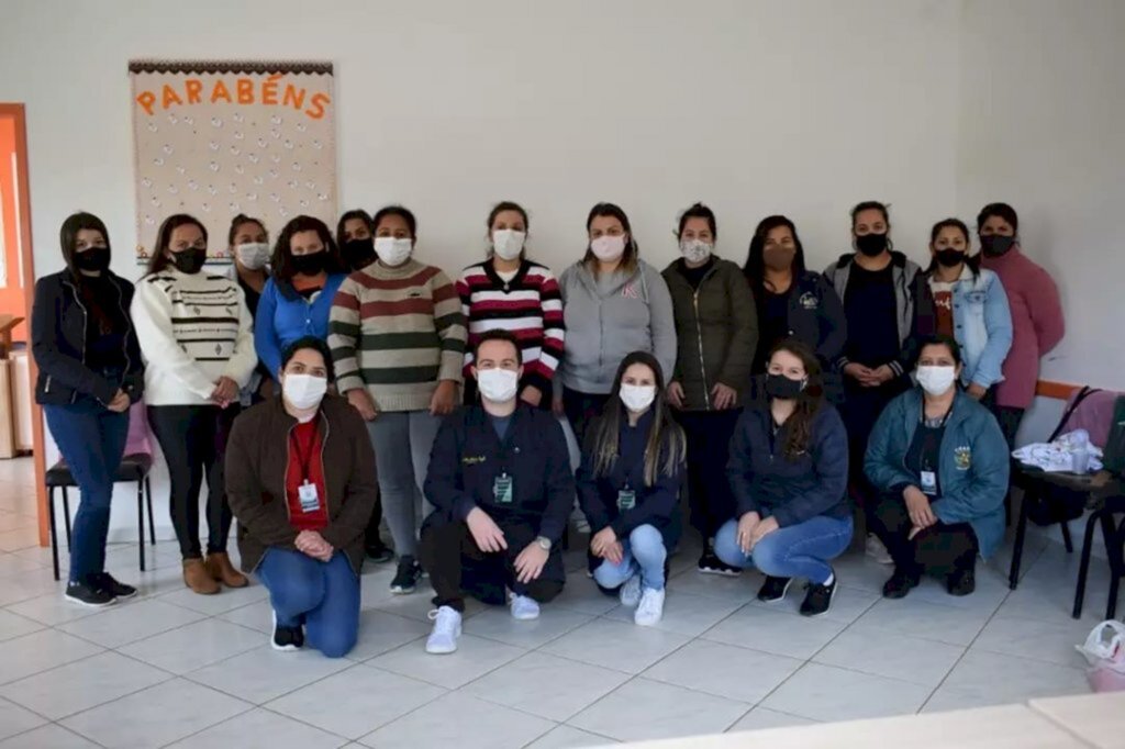 Odontólogos do município realizam palestra as gestantes participantes do Programa Violetas em Cerro Negro