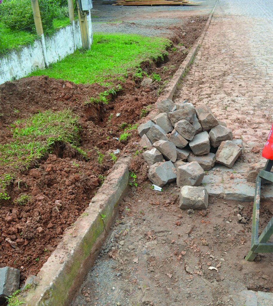 Nova tubulação em trecho da Rua Cesário José Pinheiro em Anita Garibaldi