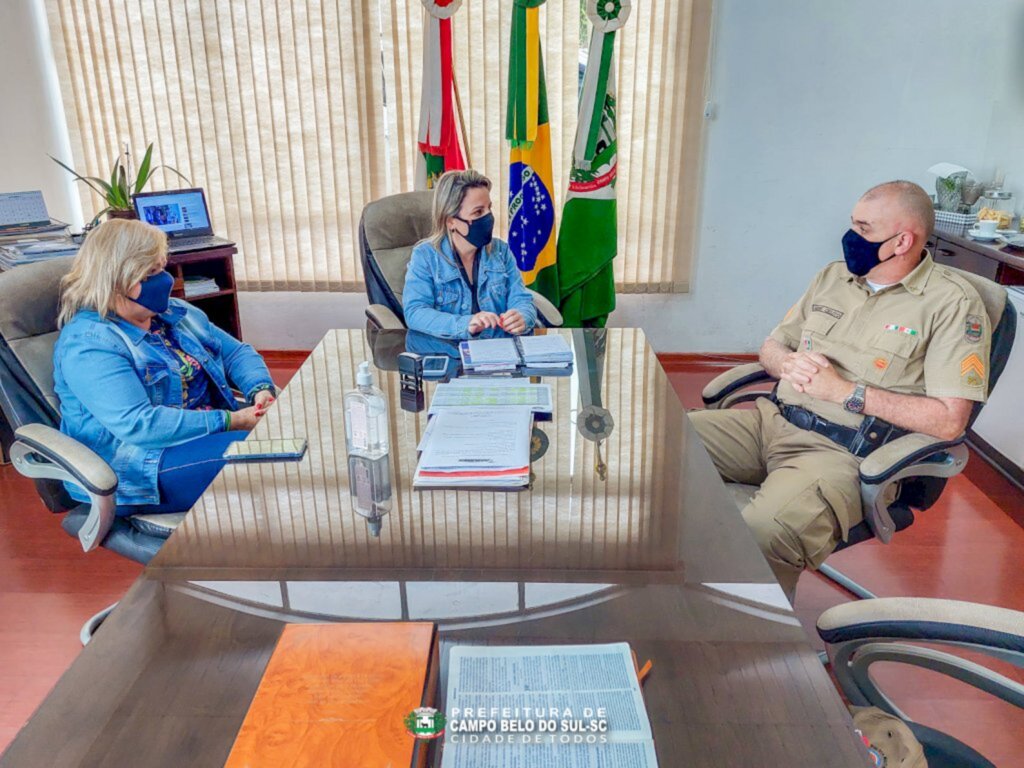 Prefeita recebeu o Sargento da Polícia Militar para debater segurança no município de Campo Belo do Sul