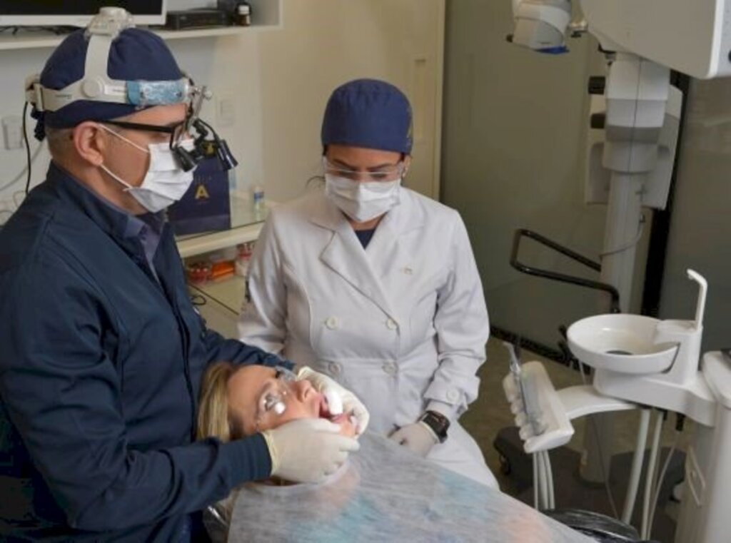 Estresse e ansiedade levam a aumento de dentes quebrados, dizem dentistas