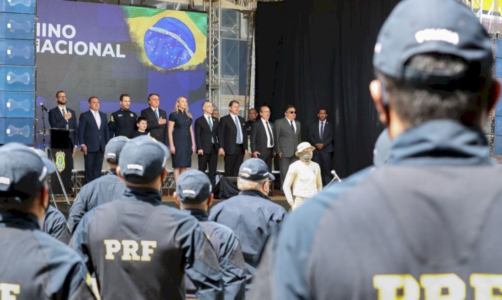 Bolsonaro participa da formatura de policiais rodoviários federais